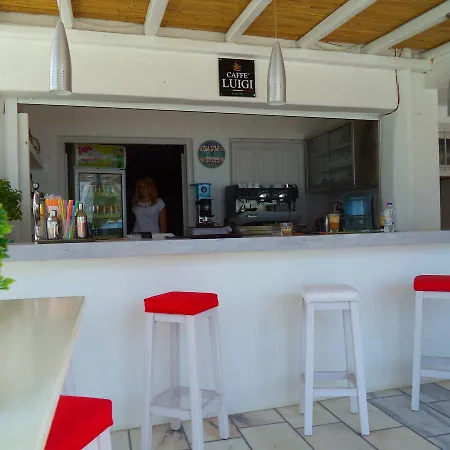 Naxos بيت شباب