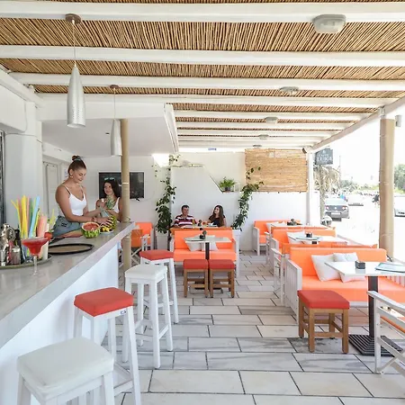 Naxos بيت شباب *