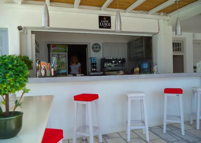 Naxos بيت شباب