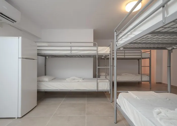 بيت شباب Naxos